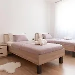 Celestina Apartment