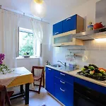 Beach House Sveti Jakov 1