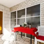 Apartment Dea - One-Bedroom Apartment With Terrace