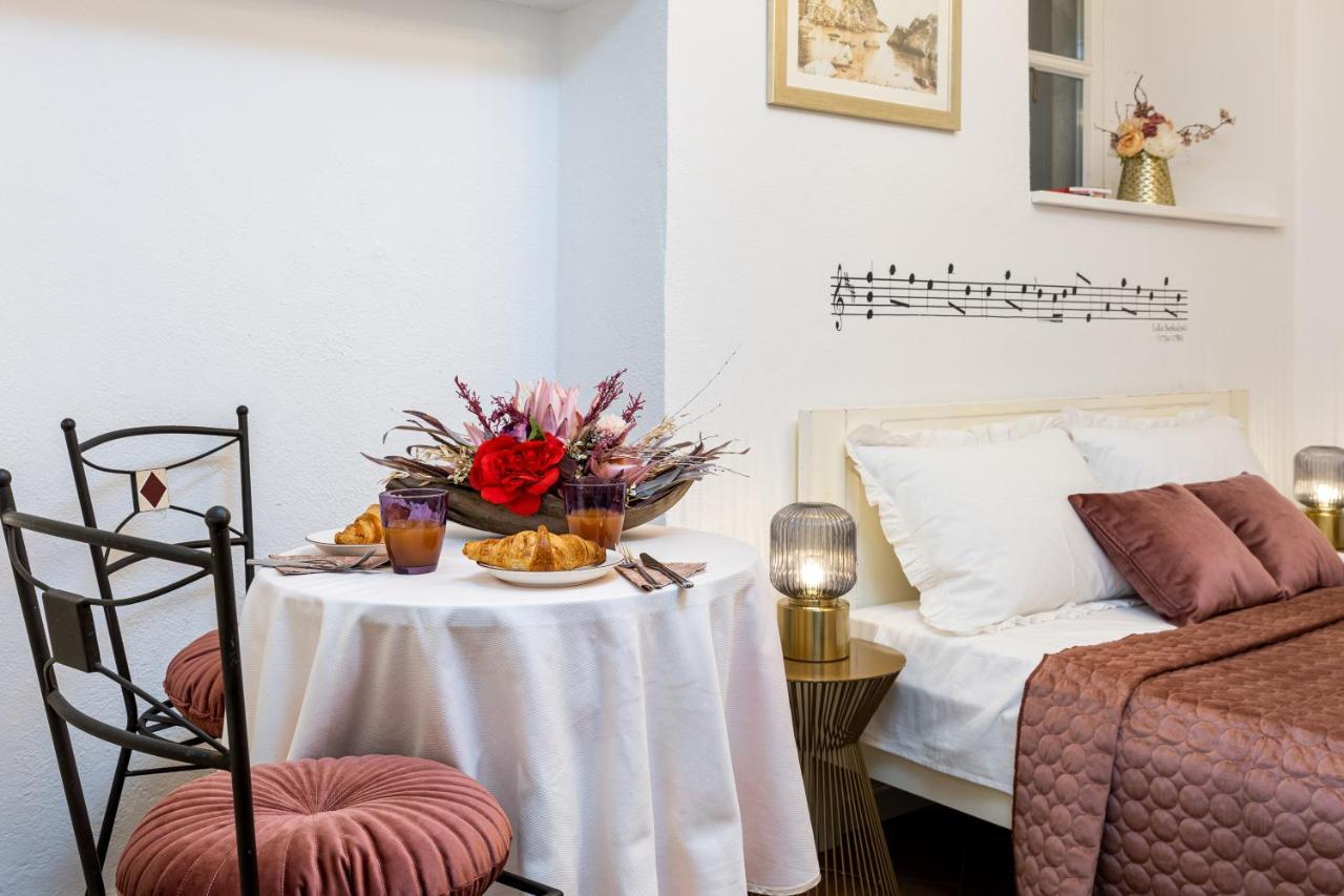 Music Hideout Old Town Apartment *