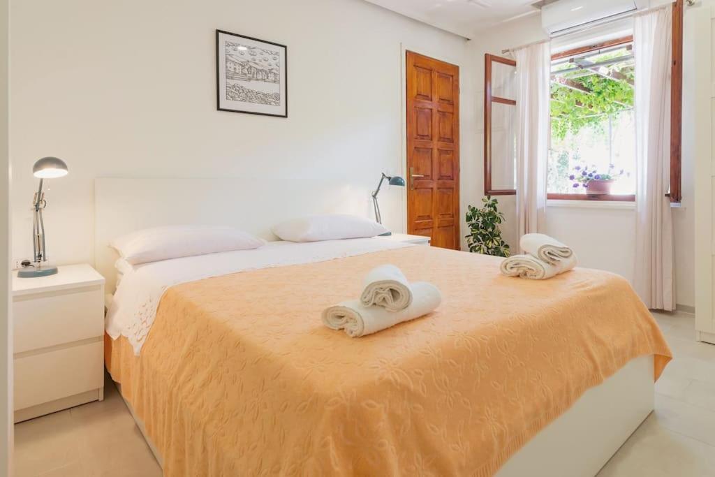 Bright And Light Apartment *