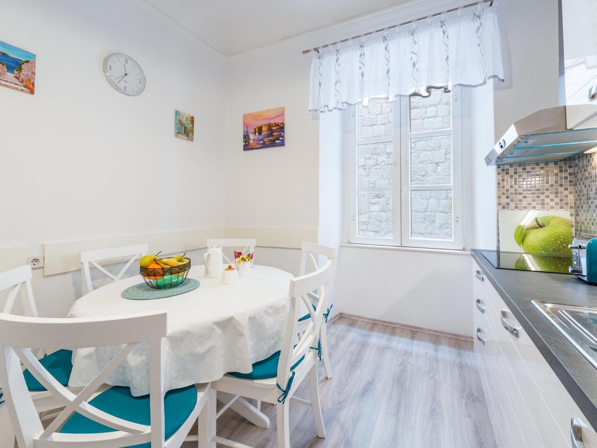 Old Town Finest - Two-bedroom 4 2 Adults - Lucarica 4 Street First Floor Apartment