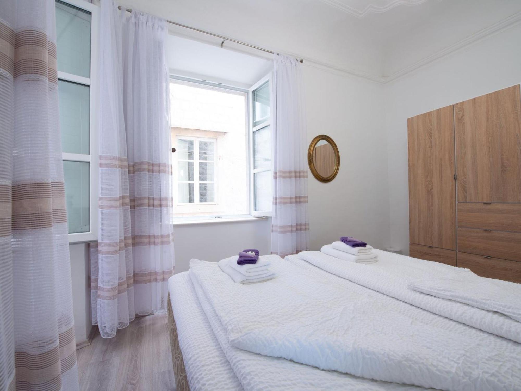 Old Town Finest - Two-bedroom 4 2 Adults - Lucarica 4 Street First Floor