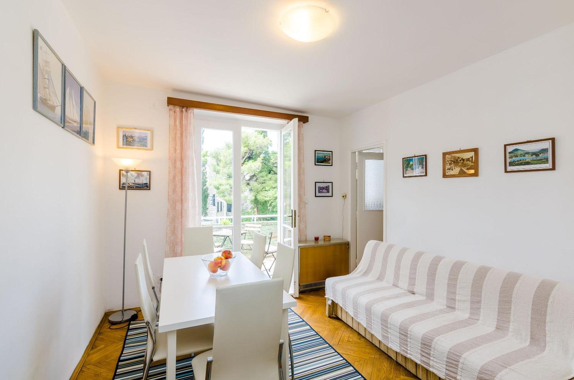 Leon Apartment