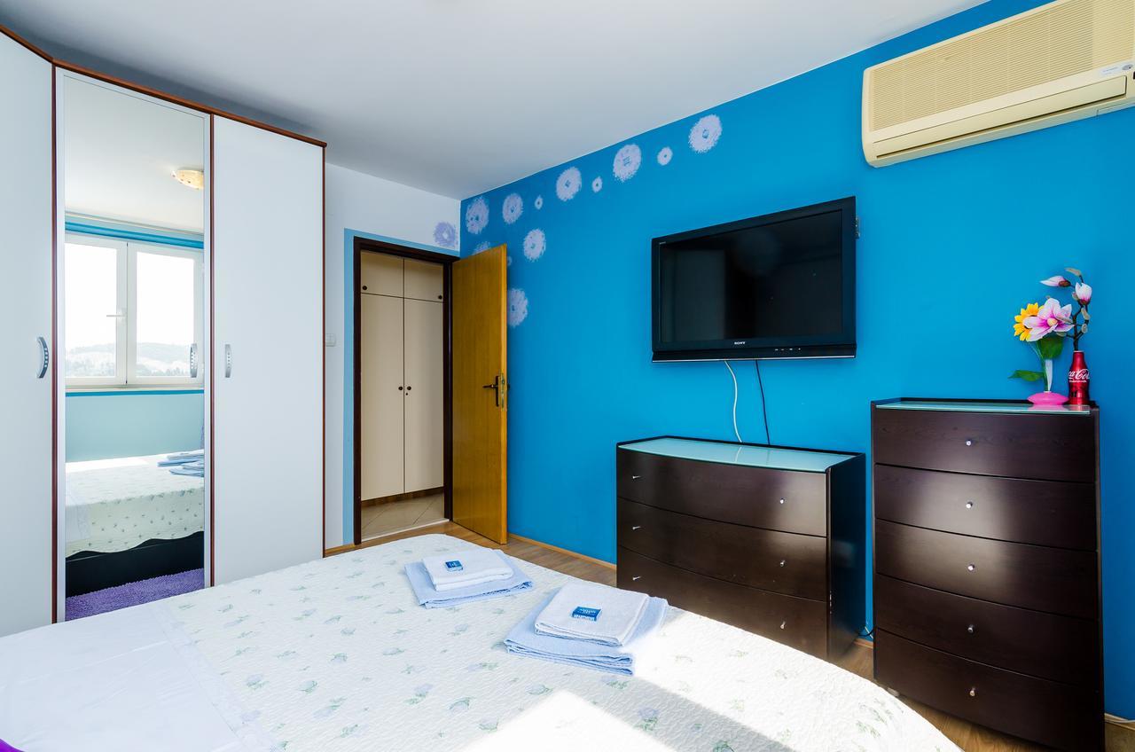 Antony Apartment *