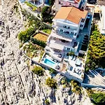 Blue Views Villa With Heated Pool & Jacuzzi
