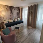 Old Town Apartment Theo