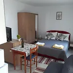 Studio Apartment Garden