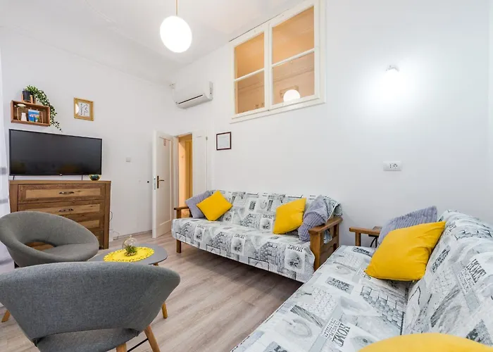Old Town Finest - Two-Bedroom Apartment 4 2 Adults - Lucarica 4 Street First Floor