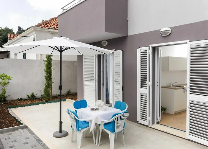 Apartments Villa Karmen - Comfort One-Bedroom Apartment With Terrace Marine