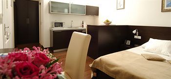 Celenga With Free Offsite Parking Apartment