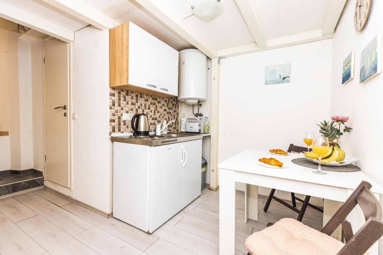 Apartment Best Location In