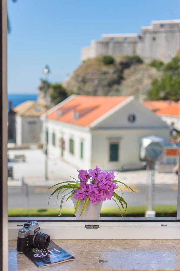 Tomato Old Town Entrance Dubrovnik