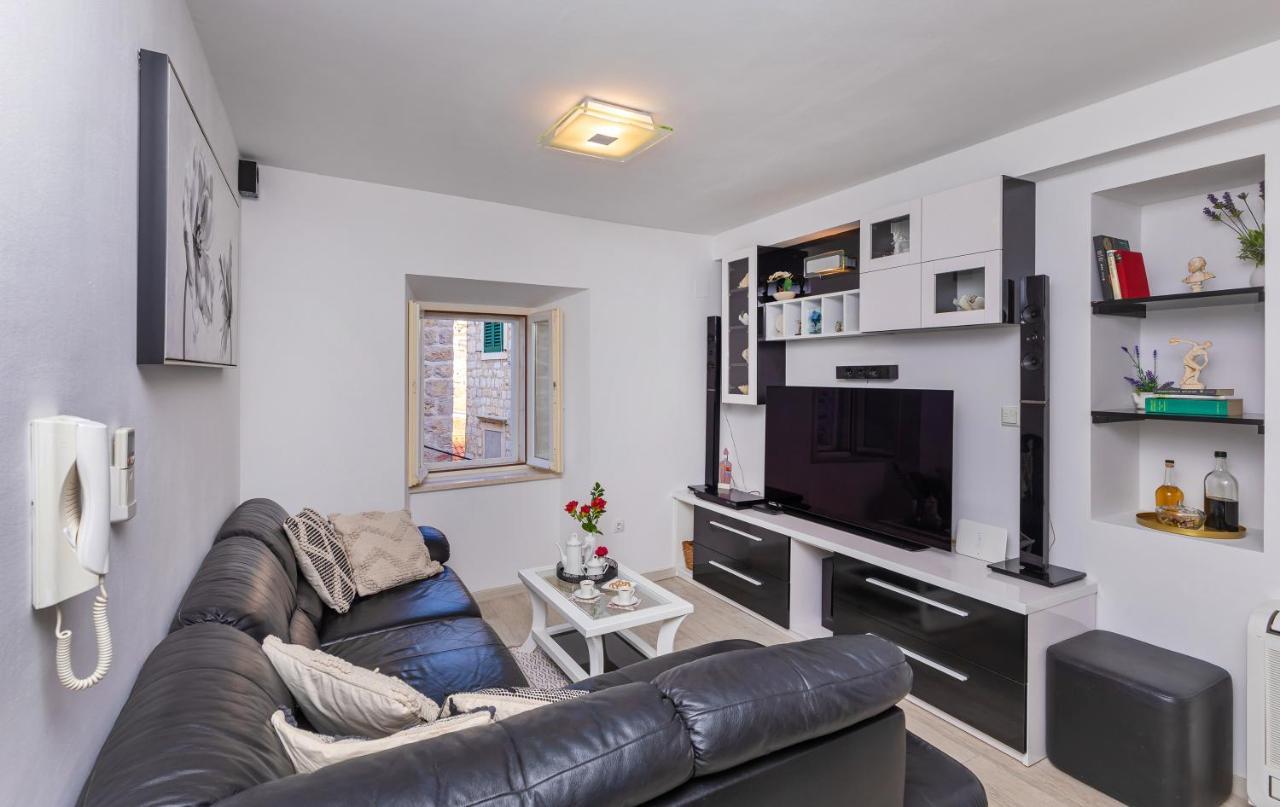 Domino Apartment