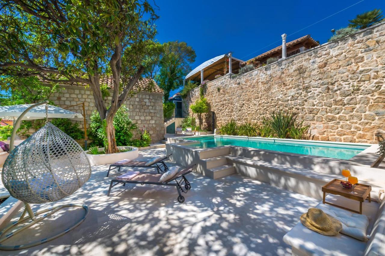 Flores Garden Villa *
