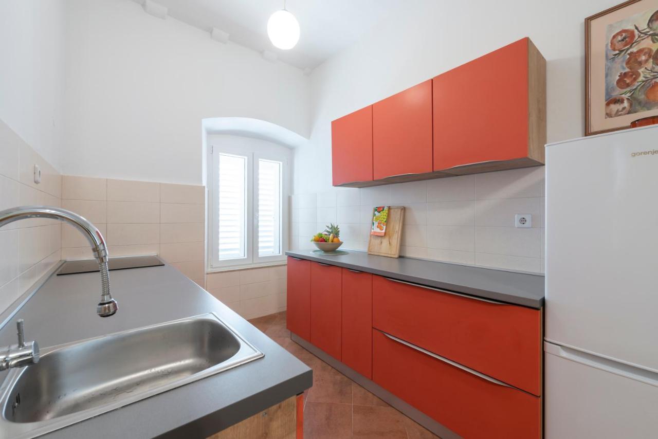 Two Oranges Apartment *