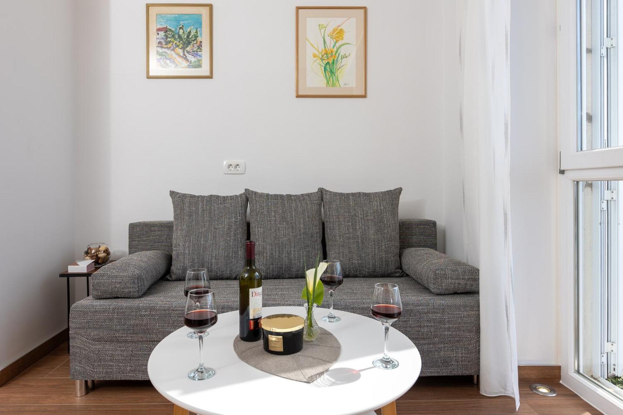 Flora Apartment