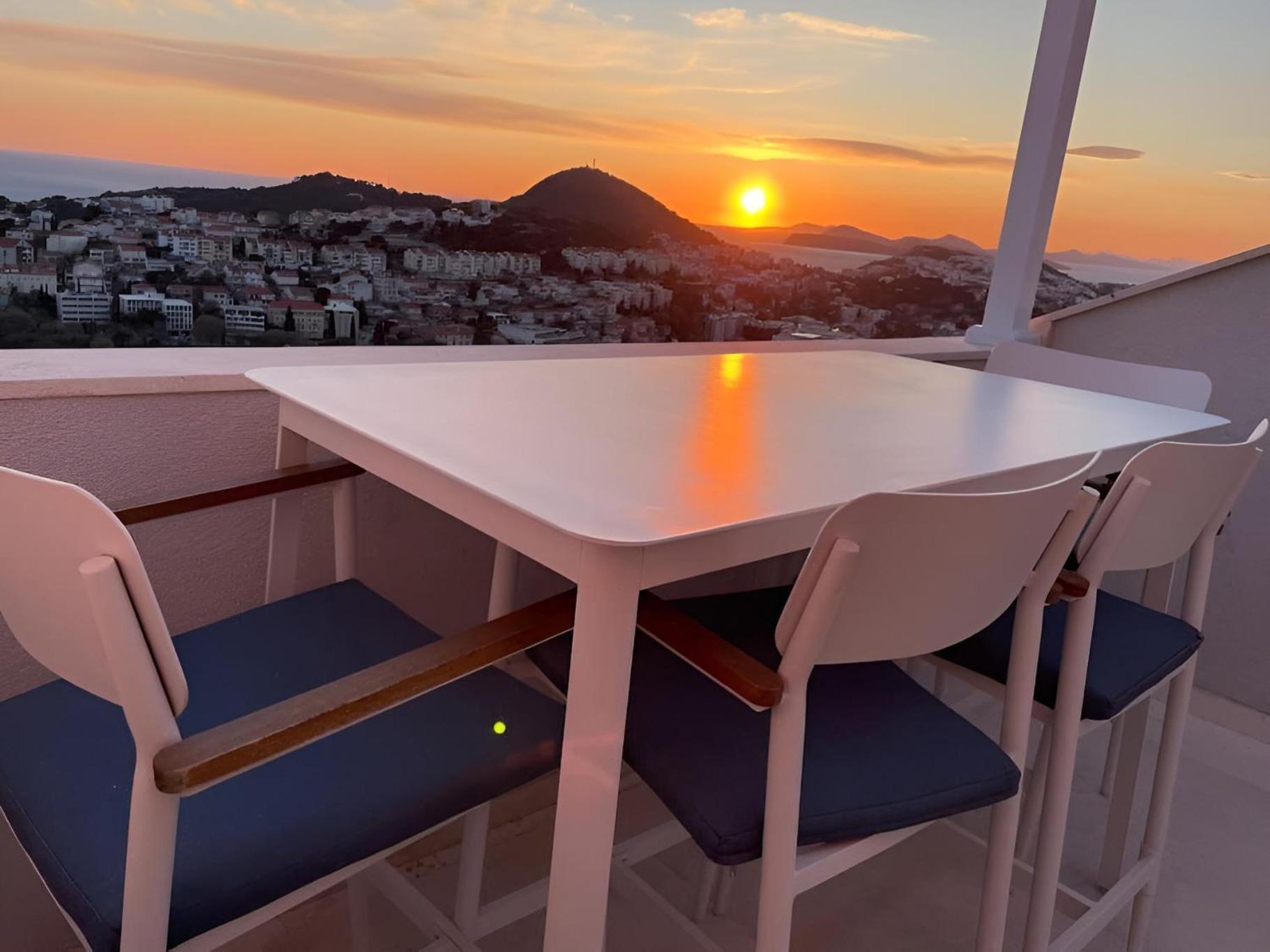 Apartment Breathtaking Sea View Near The Old