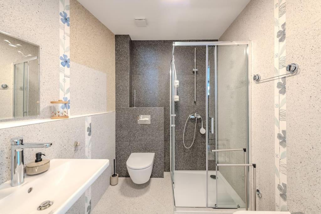 A3 Montovjerna - Panoramic Terrace Getaway Apartamento *