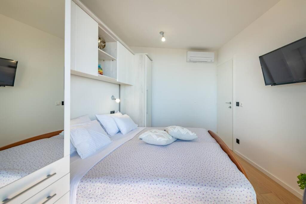 Apartamento A3 Montovjerna - Panoramic Terrace Getaway