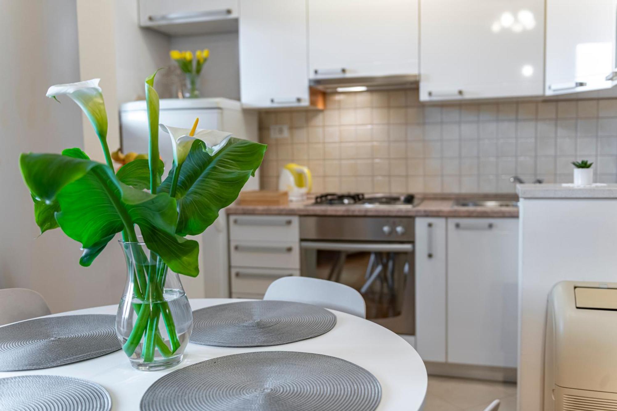 Apartment Mart *