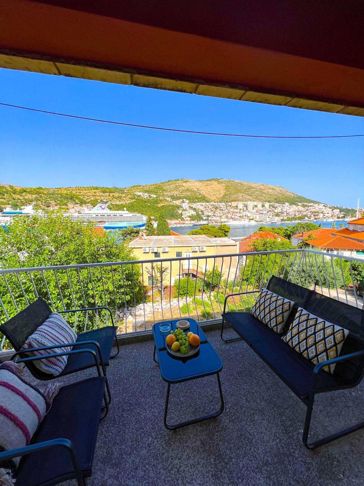 Bava Apartment *