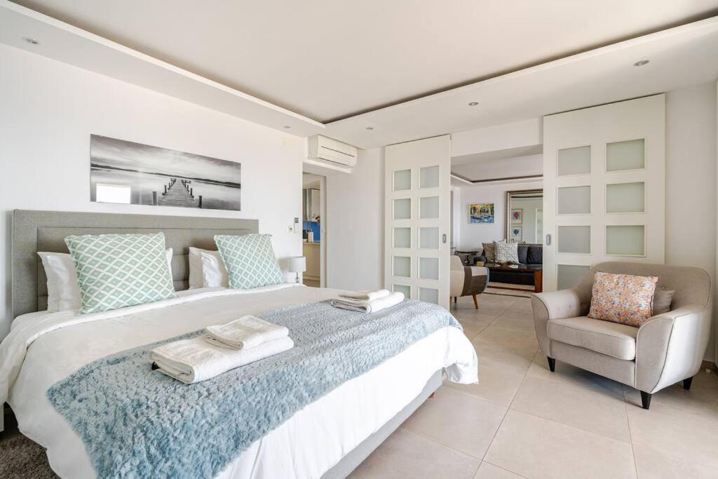 Villa Blue Views With Heated Pool & Jacuzzi