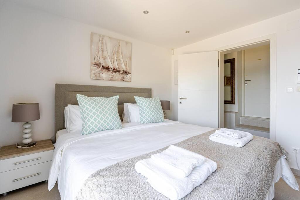 Villa Blue Views With Heated Pool & Jacuzzi *
