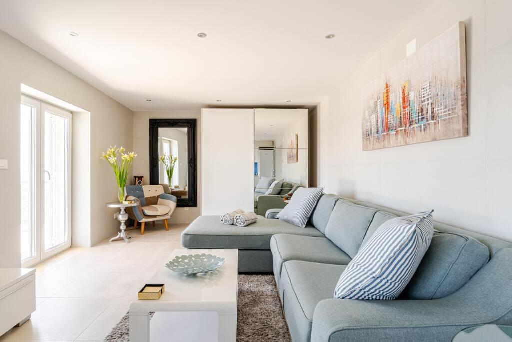Villa Blue Views With Heated Pool & Jacuzzi