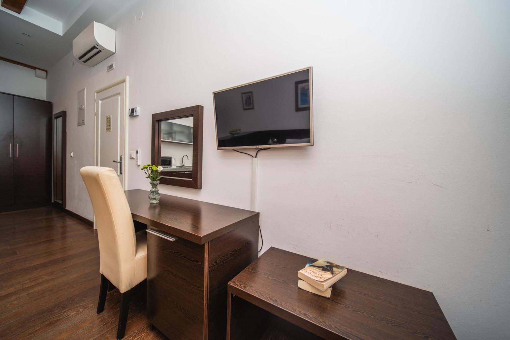 Celenga With Free Offsite Parking Apartment *