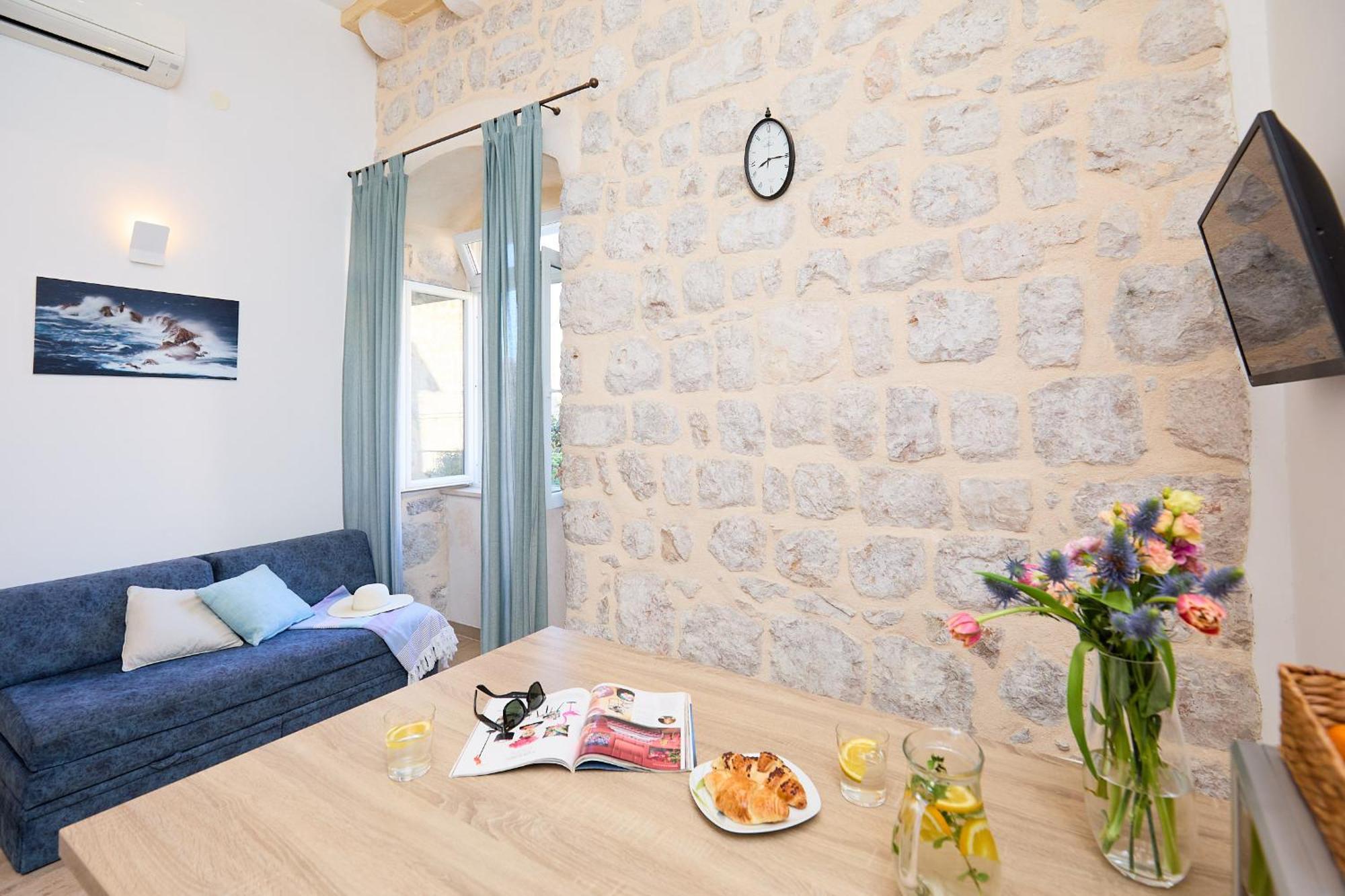 Apartment Stone Whisper 1 *