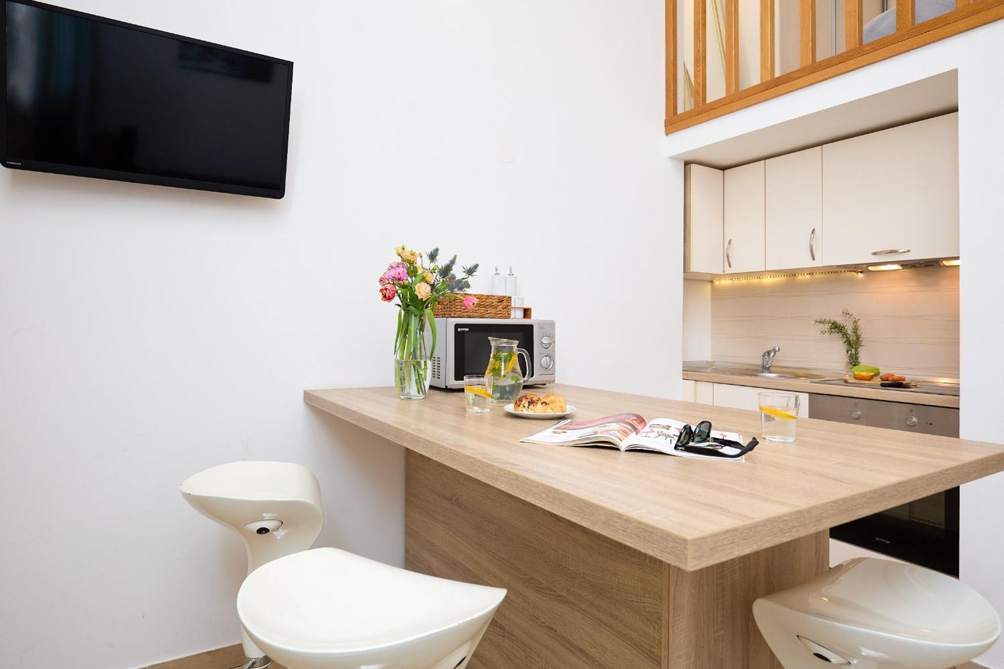 Apartment Stone Whisper 1 *