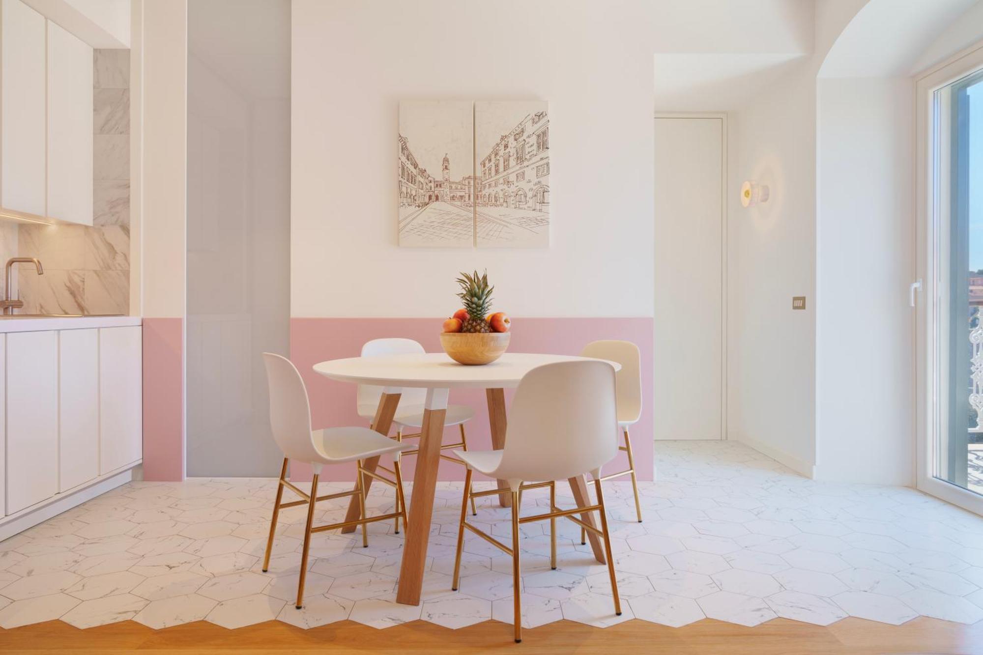 Deluxe Rennesance Corner Apartment *