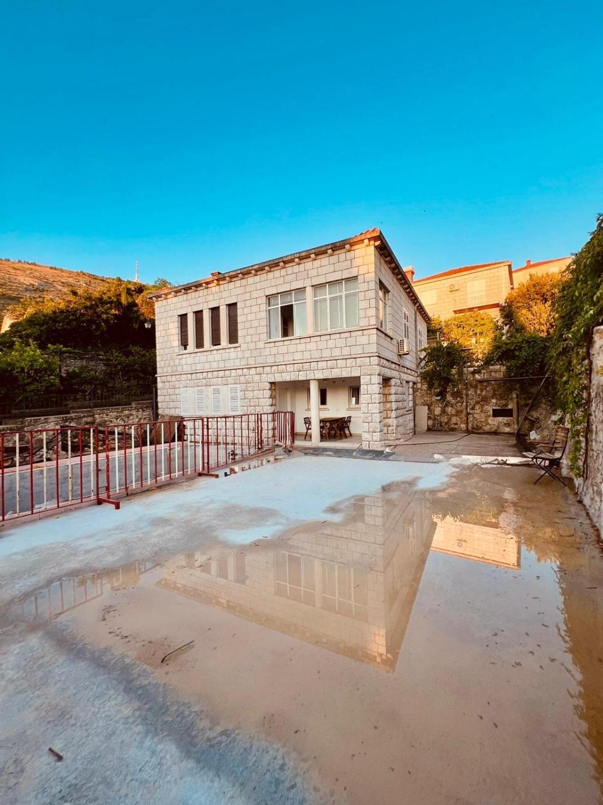 Apartment Near Old Town, Free Parking&huge Garden