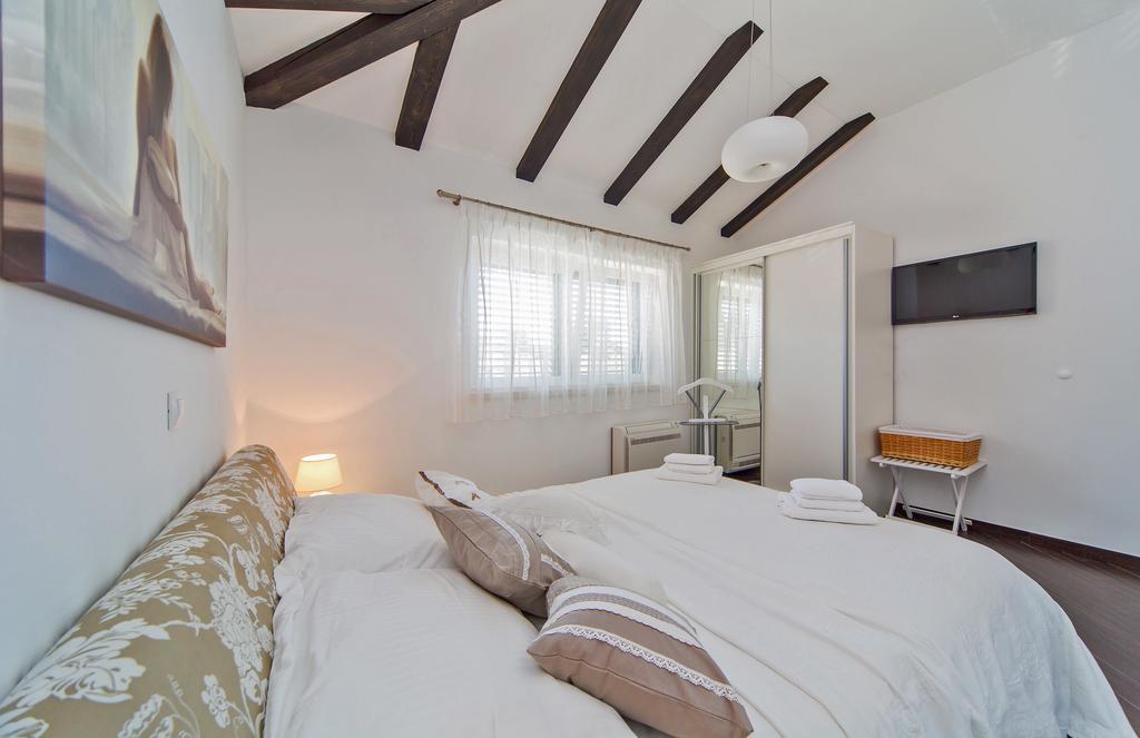 4b Apartment *