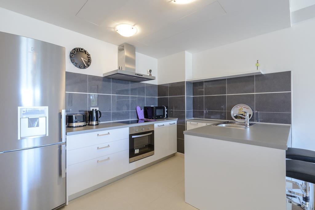 Dvori Lapad 2 Direct Sea View Apartment