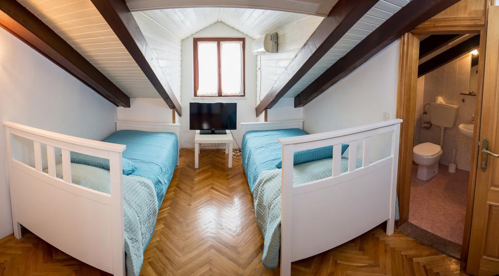 Guest house Franovic 3*