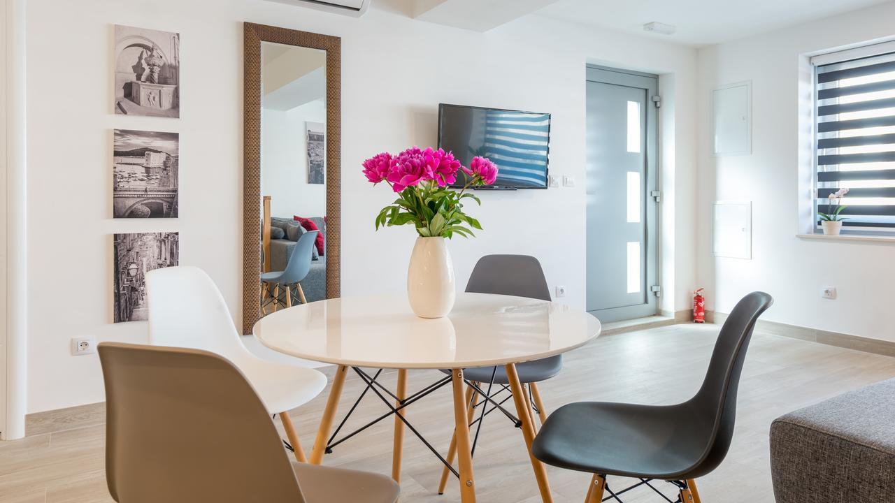 Hektor Apartment *