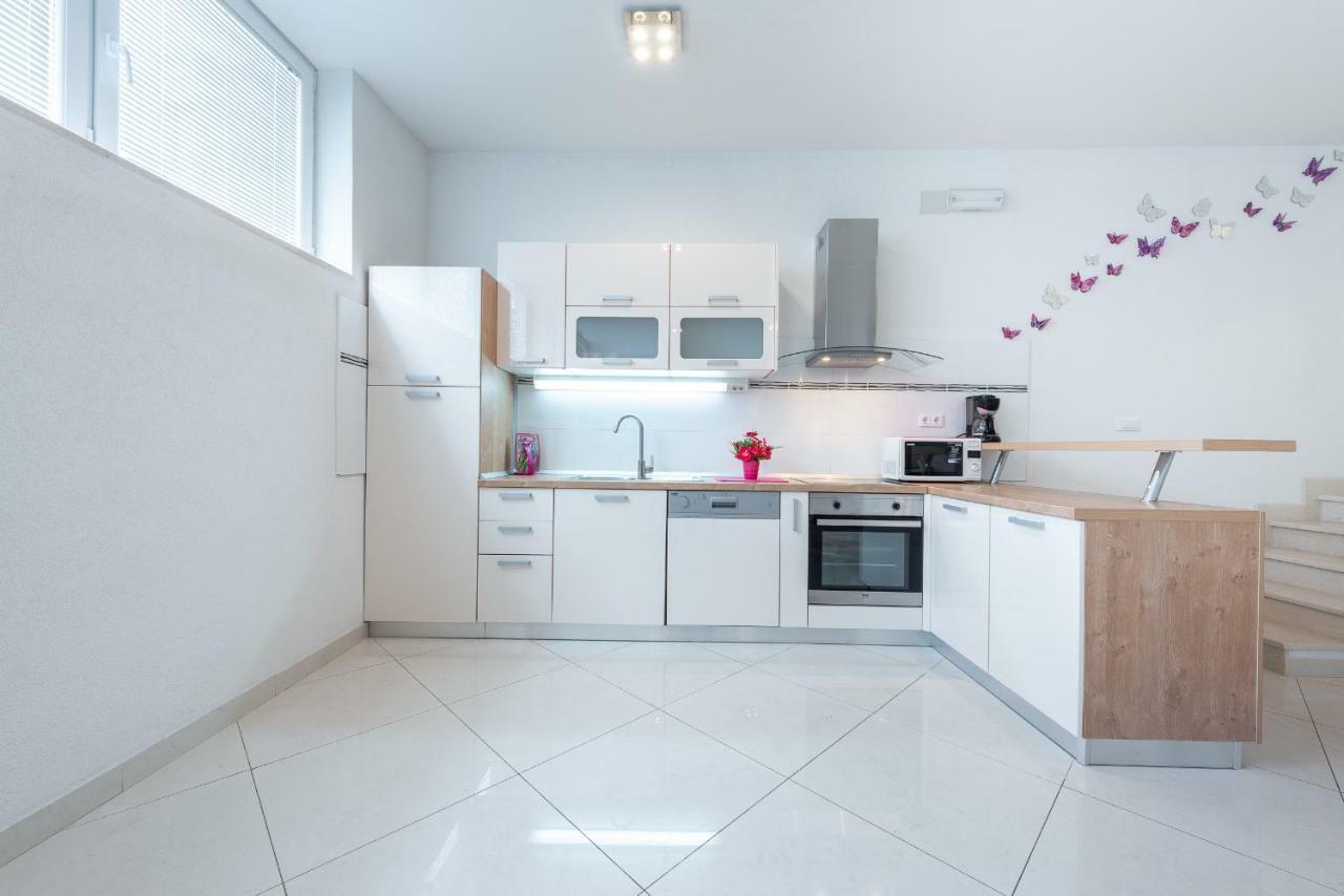 Luxury Sensation Spacious & Free Private Garage Apartment *
