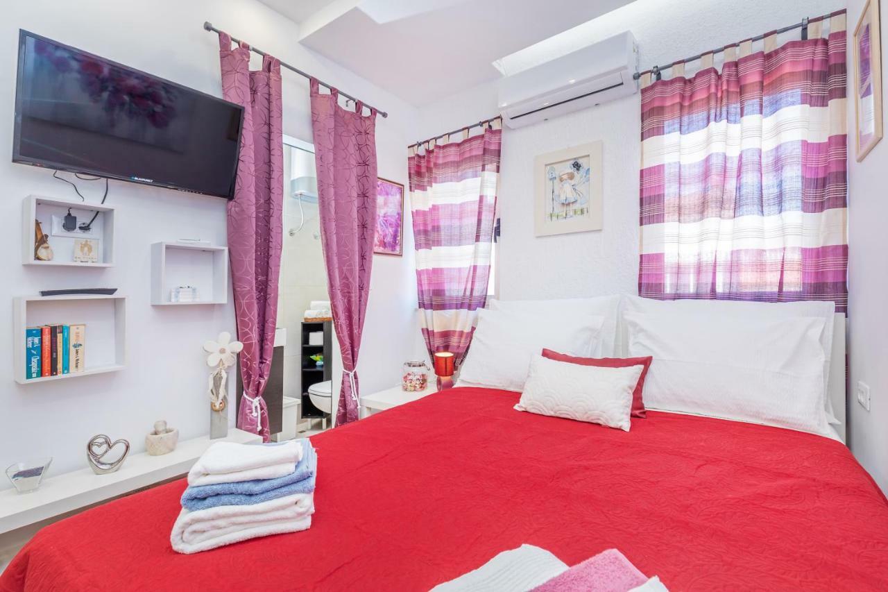 Downtown Studio Apartment