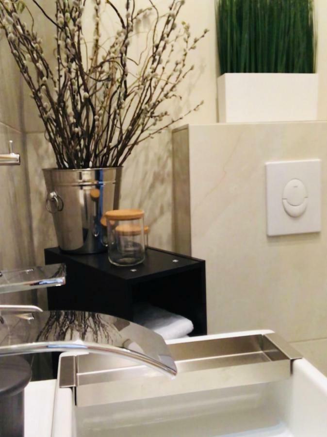 Downtown Studio Apartment *