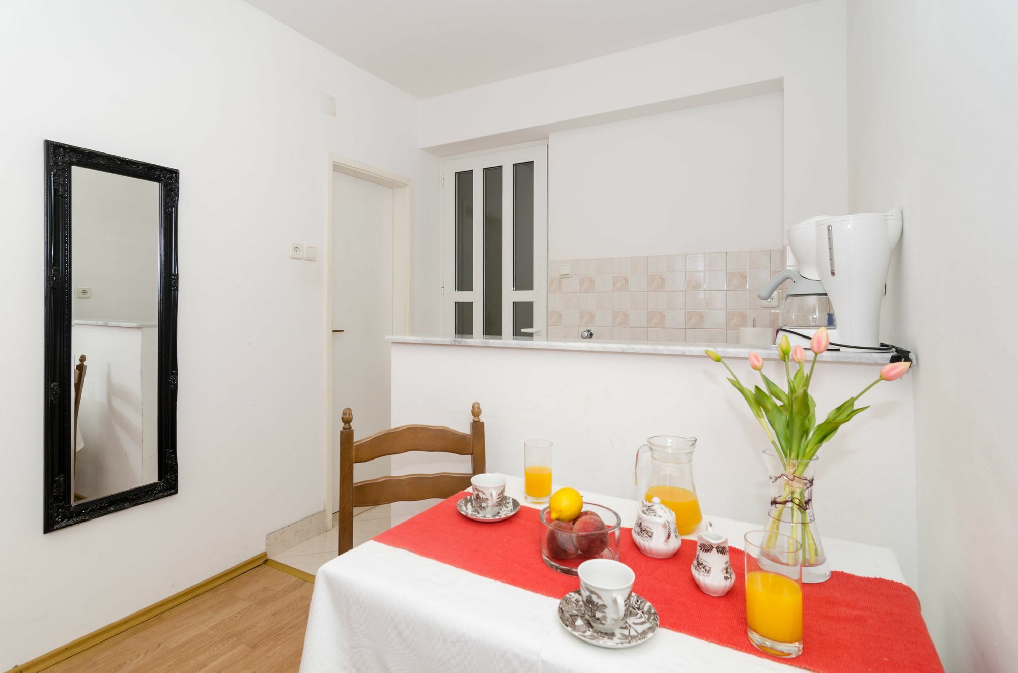 Guest house Apartments And Room Lora