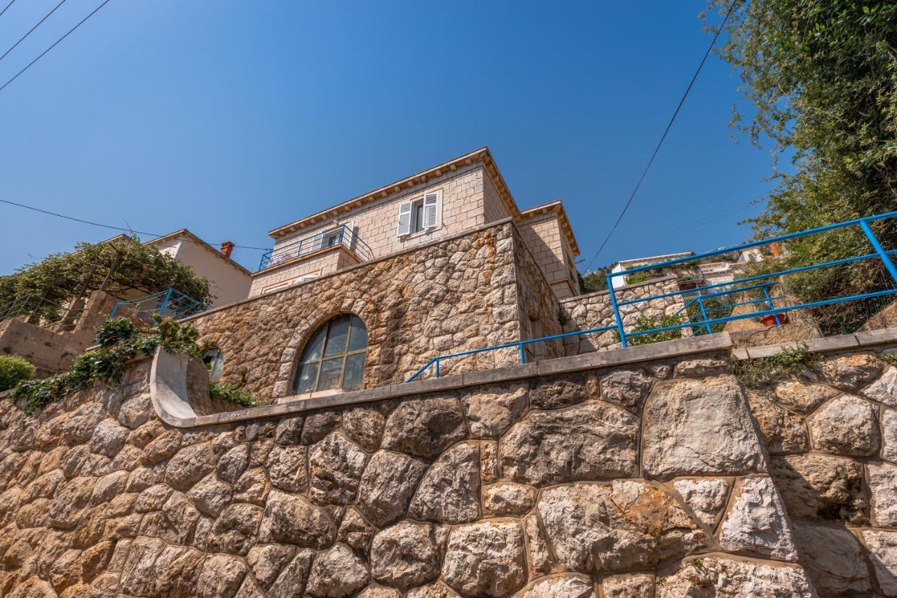 Mika Dubrovnik