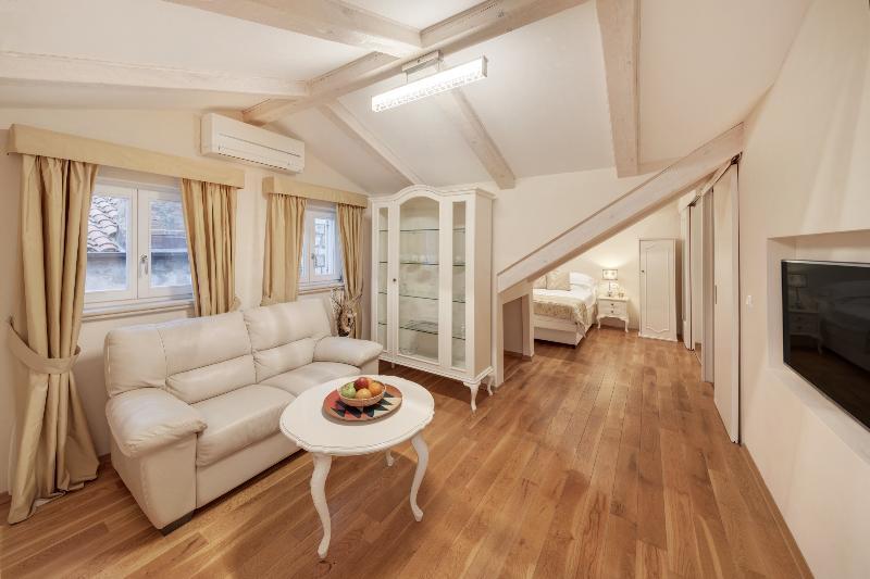 Hotel Ivan 3*