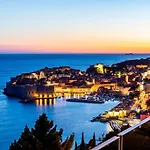 New&Luxury 5* With An Amazing View - Pure Apartment