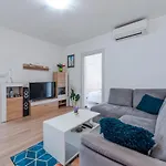 Apartment Nika Solitudo