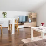 Apartments Sandra Solitudo III