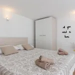 Pomet Delux Studio
