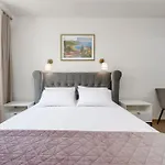 Dlc Deluxe Apartment