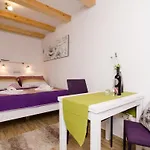 Lavender Garden Apartments - Comfort Studio Apartment Ground Floor - Apt 2